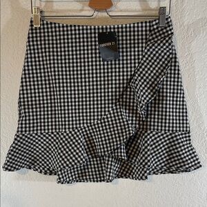 FOREVER 21 Gingham Mini Skirt Size Medium Black & White NEW
